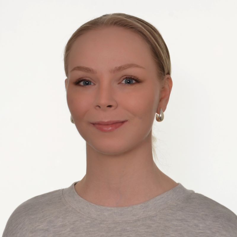 https://toimintaterapianoste.fi/wp-content/uploads/2025/10/Emmi-Holmlund.jpg